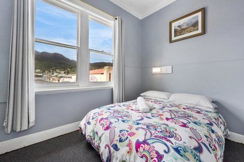 Empire Hotel Queenstown - Sunshine Coast Tourism 7