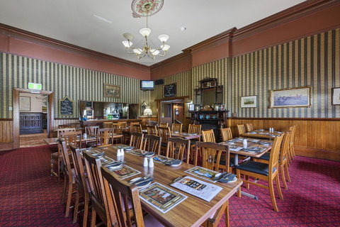 Empire Hotel Queenstown - Sunshine Coast Tourism 13