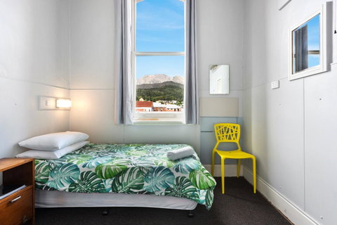 Empire Hotel Queenstown - Sunshine Coast Tourism 8