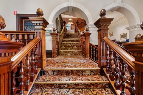 Empire Hotel Queenstown - Sunshine Coast Tourism 20