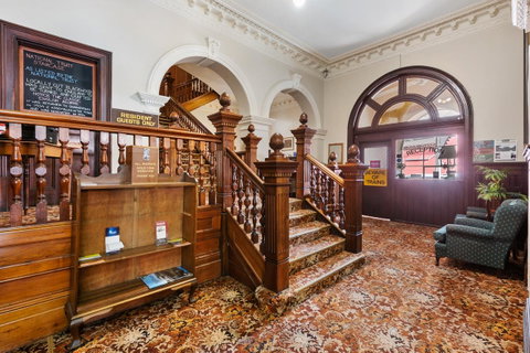 Empire Hotel Queenstown - Sunshine Coast Tourism 3
