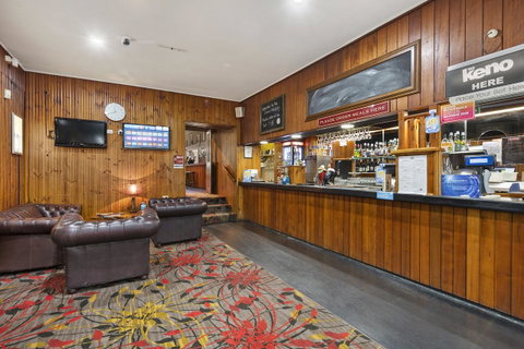 Empire Hotel Queenstown - Sunshine Coast Tourism 14