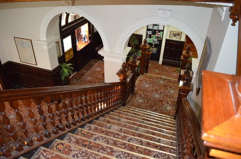 Empire Hotel Queenstown - Sunshine Coast Tourism 21