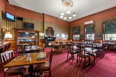 Empire Hotel Queenstown - Sunshine Coast Tourism 16