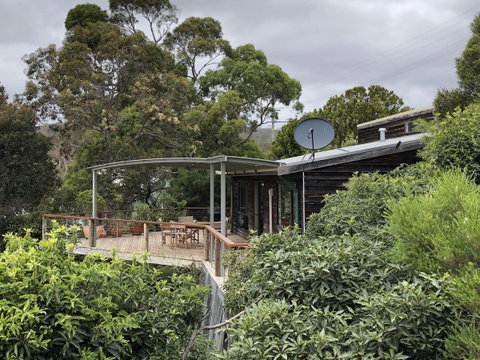 HIDDEN HAVEN Binalong Bay - Sunshine Coast Tourism 0