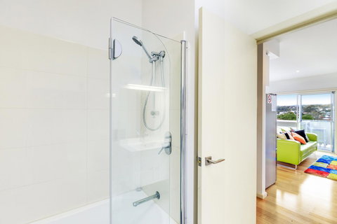 Bellerive Marina View Apartments No 28 - Sunshine Coast Tourism 9