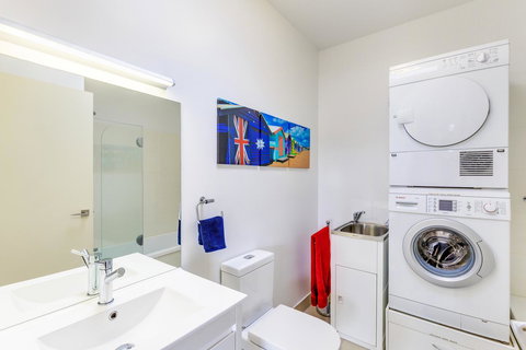 Bellerive Marina View Apartments No 28 - Sunshine Coast Tourism 8