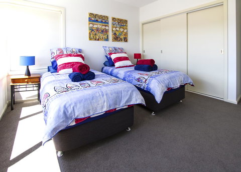 Bellerive Marina View Apartments No 28 - Sunshine Coast Tourism 13
