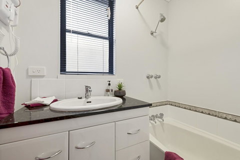 Aruba Apartments - Sunshine Coast Tourism 5