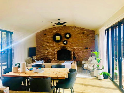 EMBRACING EVANDALE - Hosted By L'Abode Accommodation - Holiday Sunshine Coast 1
