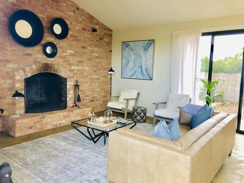 EMBRACING EVANDALE - Hosted By L'Abode Accommodation - Holiday Sunshine Coast 5