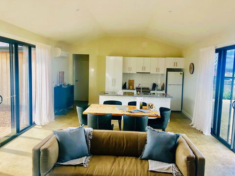 EMBRACING EVANDALE - Hosted By L'Abode Accommodation - Holiday Sunshine Coast 2