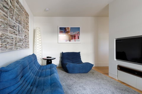 Blue Magnolia - Sunshine Coast Tourism 18