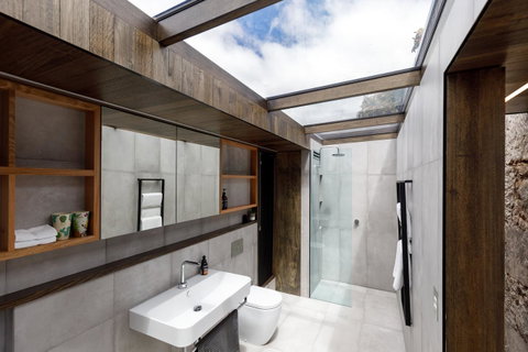 Blue Magnolia - Sunshine Coast Tourism 34