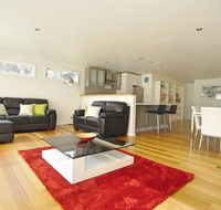 Seaview Apartment - Holiday Sunshine Coast