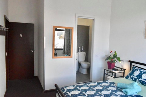 Hobart's Accommodation & Hostel - Sunshine Coast Tourism 4