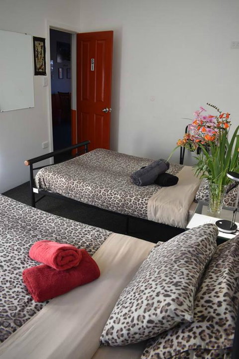 Hobart's Accommodation & Hostel - Sunshine Coast Tourism 16