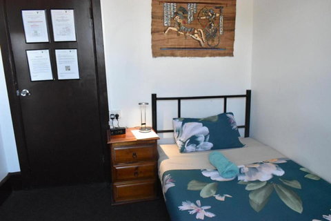 Hobart's Accommodation & Hostel - Sunshine Coast Tourism 11