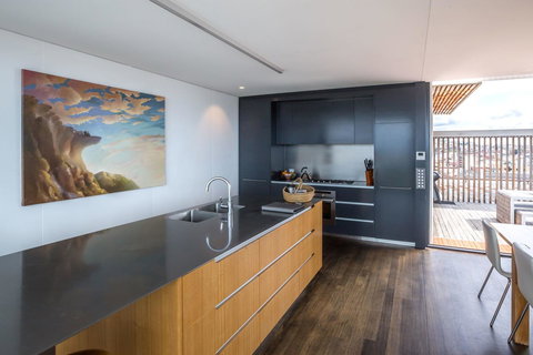 Avalon City Retreat - Holiday Sunshine Coast 7