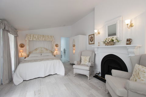 White Dove Cottage Bed And Breakfast - Sunshine Coast Tourism 0