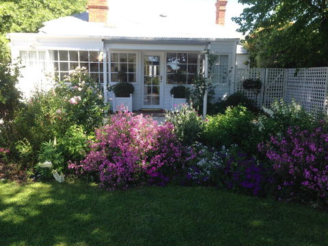 White Dove Cottage Bed And Breakfast - Sunshine Coast Tourism 12