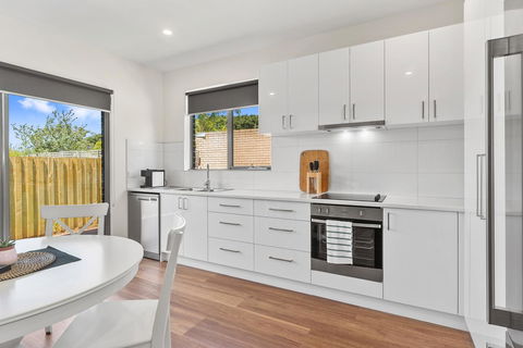 Rosewater Townhouses Dromana - Sunshine Coast Tourism 8