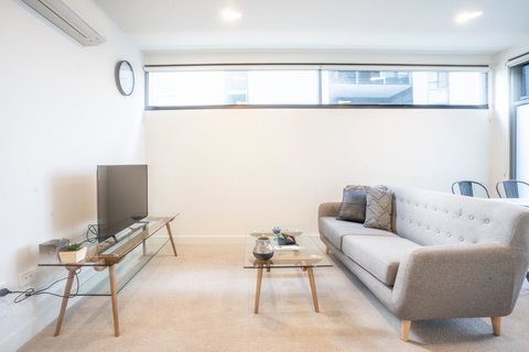 Poplar Apartments - Holiday Sunshine Coast 1