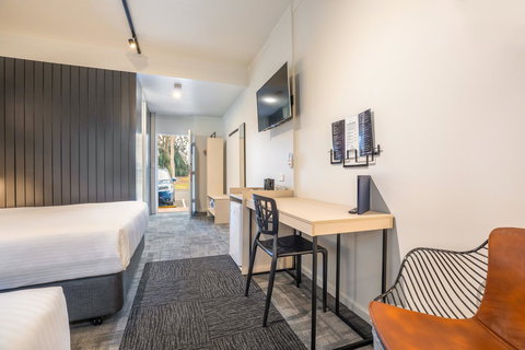 Nightcap At Keysborough Hotel - Holiday Sunshine Coast 18