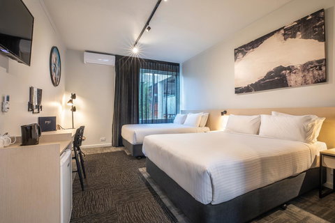 Nightcap At Keysborough Hotel - Holiday Sunshine Coast 0