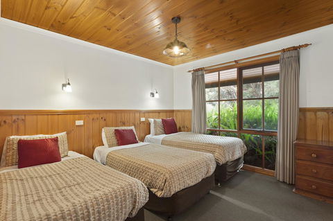 Apollo Bay Cottages - Holiday Sunshine Coast 3