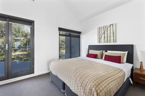 Apollo Bay Cottages - Holiday Sunshine Coast 9