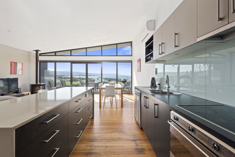Apollo Bay Cottages - Holiday Sunshine Coast 10