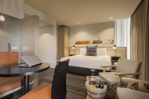 Brady Hotels Central Melbourne - Sunshine Coast Tourism 3