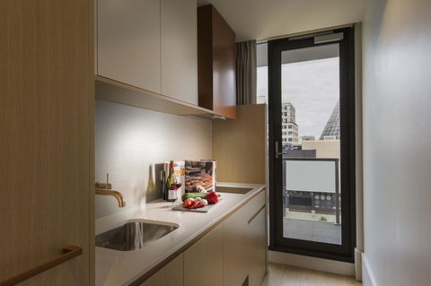 Brady Hotels Central Melbourne - Sunshine Coast Tourism 8