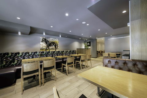 Brady Hotels Central Melbourne - Sunshine Coast Tourism 15