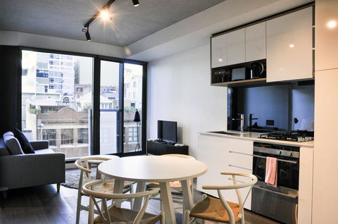Mono Apartments On La Trobe Street - Sunshine Coast Tourism 0