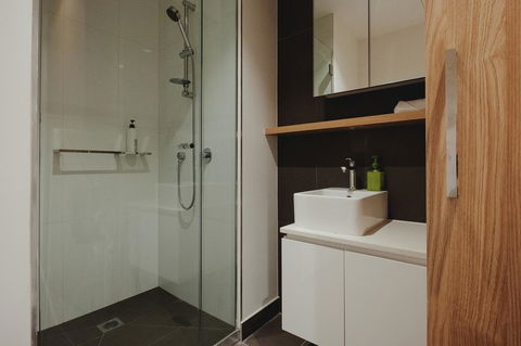Mono Apartments On La Trobe Street - Sunshine Coast Tourism 4