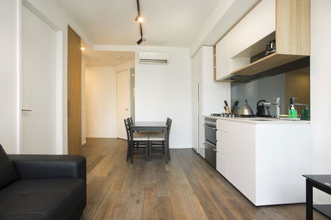 Mono Apartments On La Trobe Street - Sunshine Coast Tourism 7