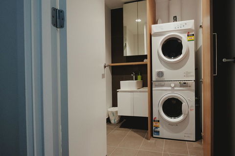 Mono Apartments On La Trobe Street - Sunshine Coast Tourism 5