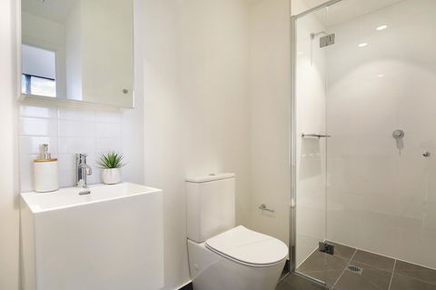 Experience Platinum Hotel Apartments - Sunshine Coast Tourism 27