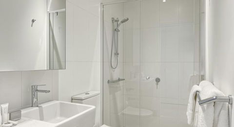 Experience Platinum Hotel Apartments - Sunshine Coast Tourism 24