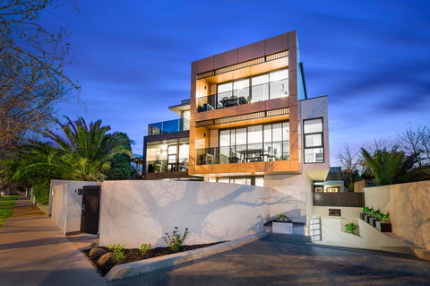 Manhattan Apartments - Caulfield North - Holiday Sunshine Coast 0
