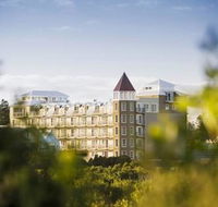 Deep Blue Hotel  Hot Springs - Holiday Sunshine Coast