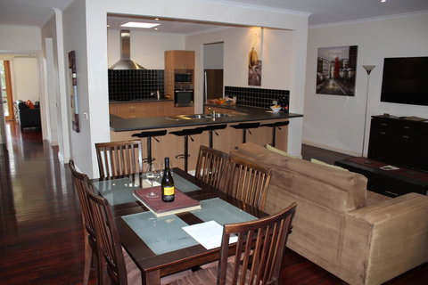 Yering Gorge Cottages - Holiday Sunshine Coast 17