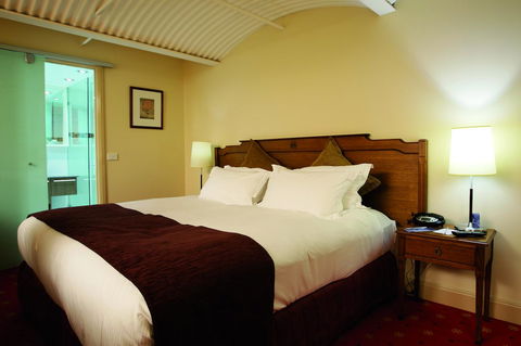 Grand Hotel Melbourne - Sunshine Coast Tourism 8