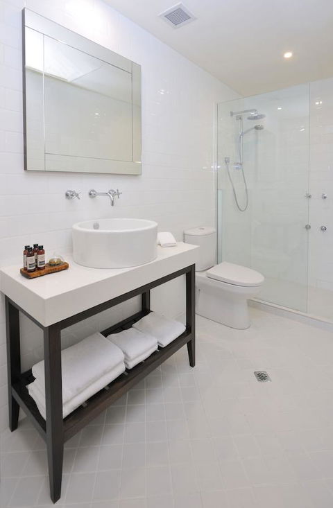Grand Hotel Melbourne - Sunshine Coast Tourism 4