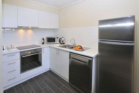 Grand Hotel Melbourne - Sunshine Coast Tourism 3