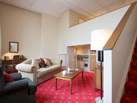 Grand Hotel Melbourne - Sunshine Coast Tourism 39