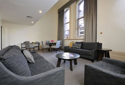 Grand Hotel Melbourne - Sunshine Coast Tourism 17