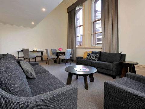 Grand Hotel Melbourne - Sunshine Coast Tourism 37
